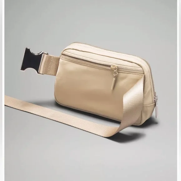 NWT Lululemon 1L Belt Bag LIMITED EDITION EXCLUSIVE in Trench/White Opal Logo - Picture 7 of 11